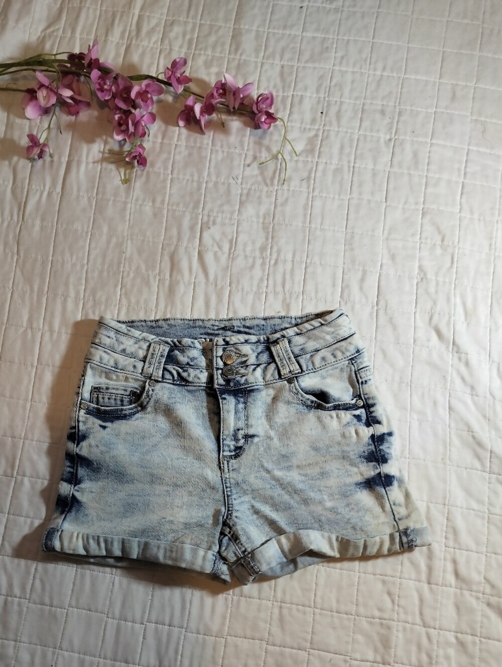 Blue Spice Light Acid Wash Denim Shorts